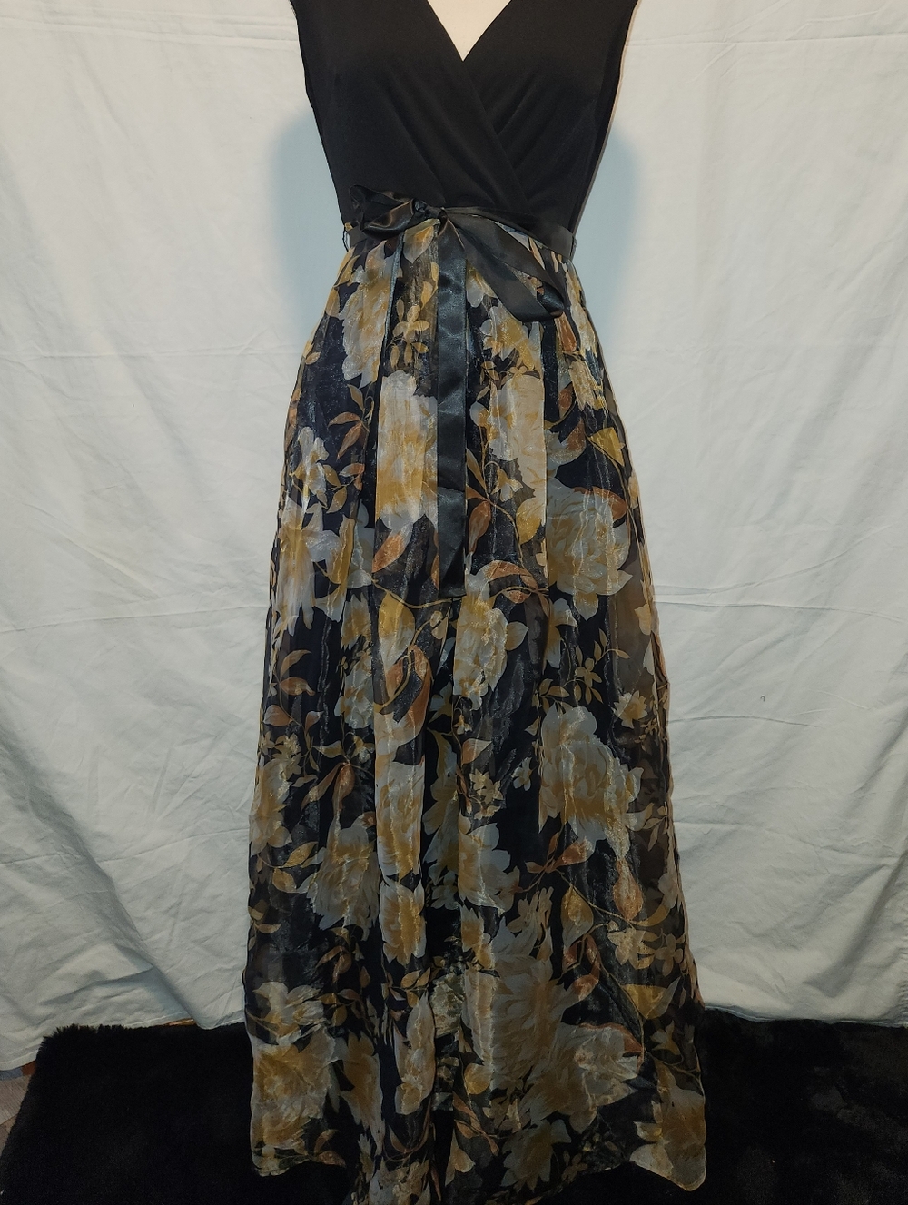 Black & Gold Floral V-Neck Maxi Dress with Sash Waist - Picture 2 of 2